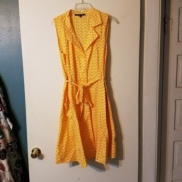Mlle Gabrielle Dresses & Skirts - Mid length button down dress
